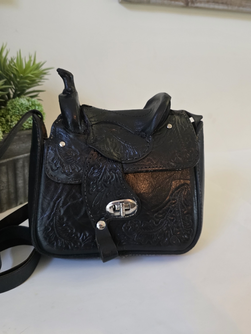 Vintage 1970's-80's Western Saddle Crossbody Bag Tooled Leather Sherling - Picture 13 of 16